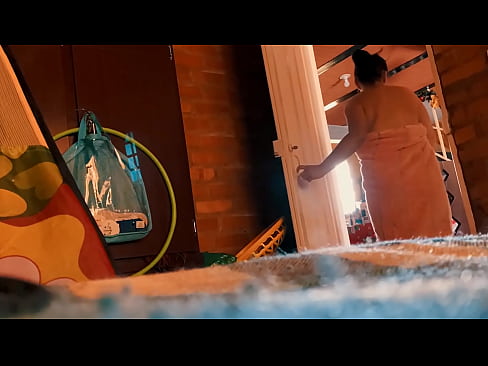 ❤️ Leanann m'uncail mé isteach sa chith, fucks sé mé agus mé a ghlacadh cith. ❌  Físeán fuck  linn ﹏